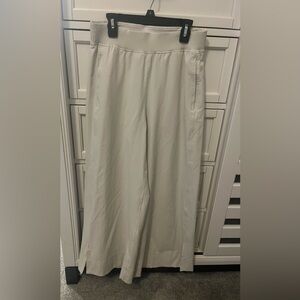 New without tags Lululemon stretch woven wide- leg crop pant - bone color size S